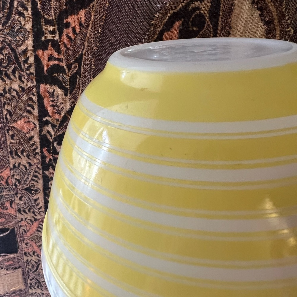 🍋 Vtg Yellow Stripe Pyrex 🍋 - Picture 4 of 11